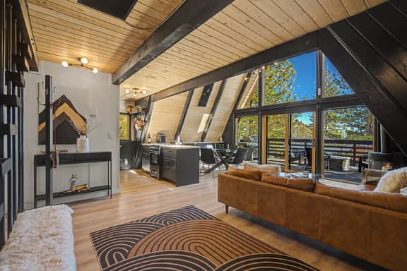 Modern A-Frame cabin in the heart of Mammoth