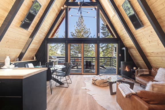Modern A-Frame cabin in the heart of Mammoth